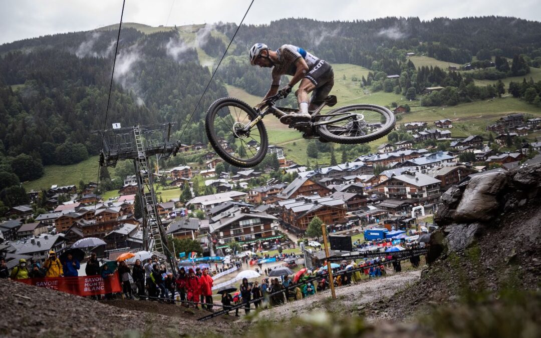 Severe World Cup Racing in Les Gets
